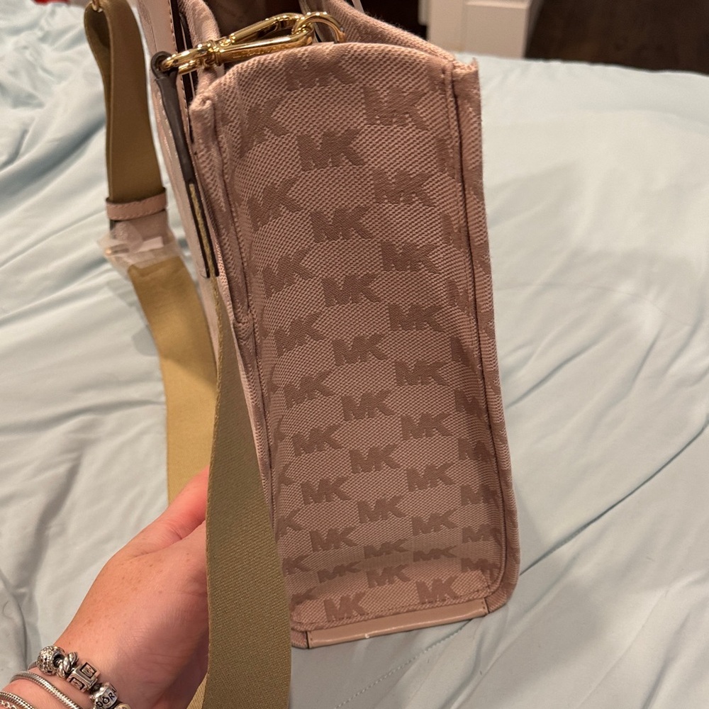 Michael Kors Soft Pink Monogram Large Gigi Tote *BRAND NEW* - Picture 5 of 6